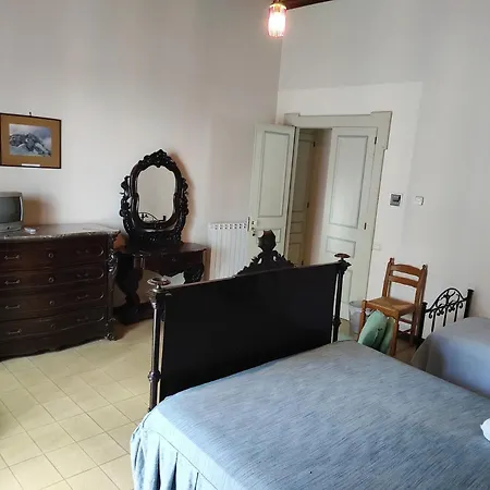 Antica Dimora Palazzo Rovitti Bed & Breakfast *